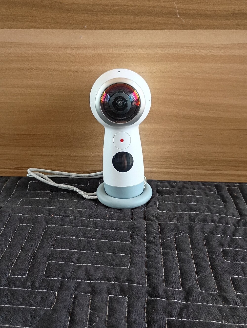 Samsung Gear 360 (2017 Edition) camera (Model: SM-R210)